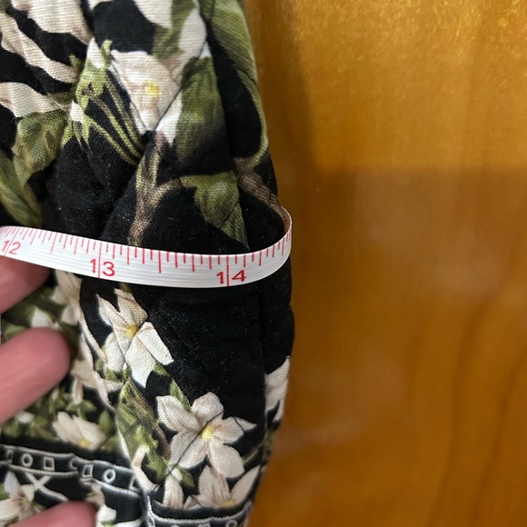 Vera Bradley purse. Washable if you remove the inside bottom hard part. - Picture 4 of 7